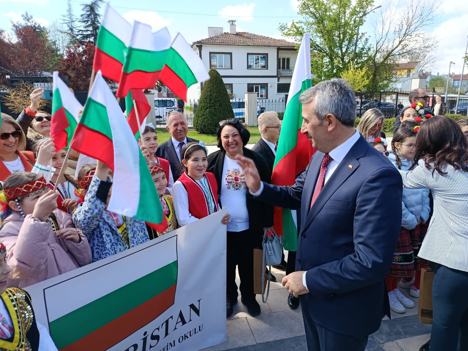 Edirne Valisi Yunus Sezer, 23 Nisan Ulusal Egemenlik ve Çocuk Bayramı kutlamaları kapsamında düzenlenen 